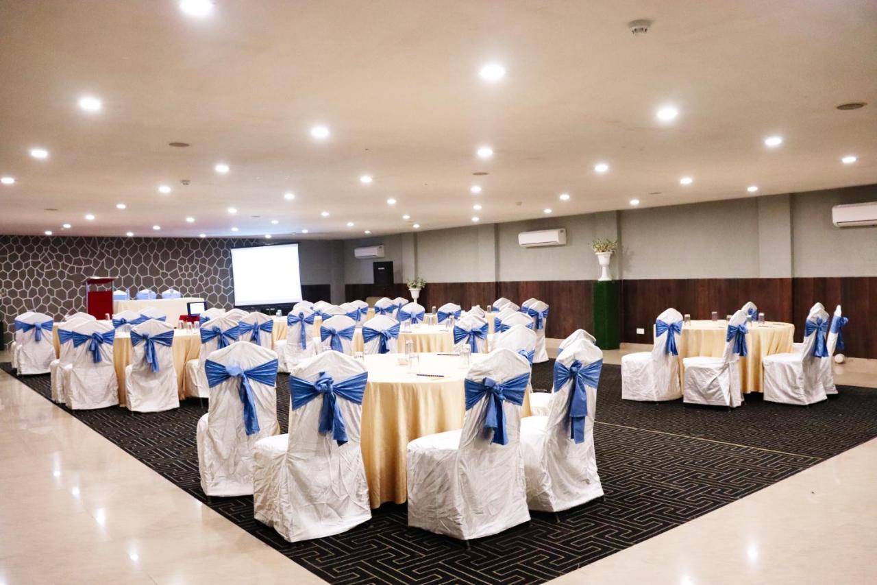 Hotel Clarks Collection Bhavnagar Buitenkant foto