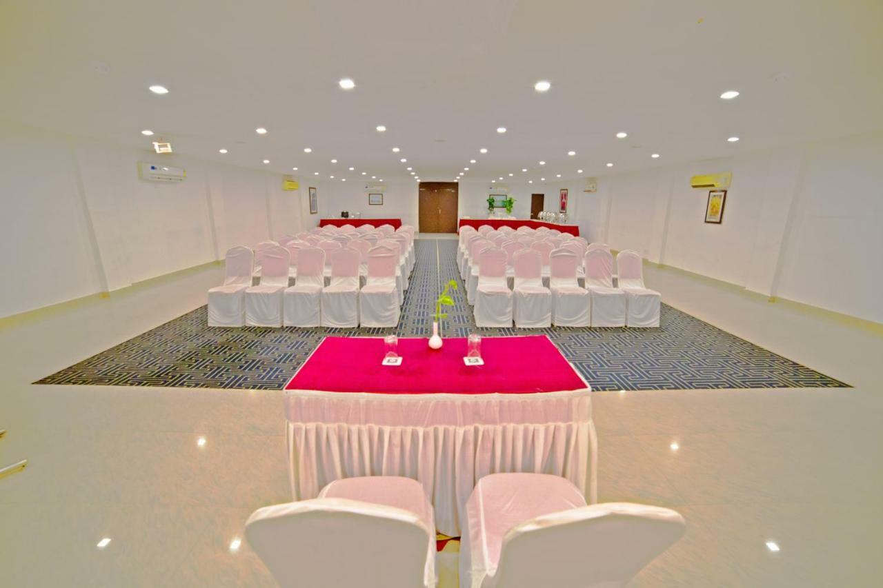 Hotel Clarks Collection Bhavnagar Buitenkant foto